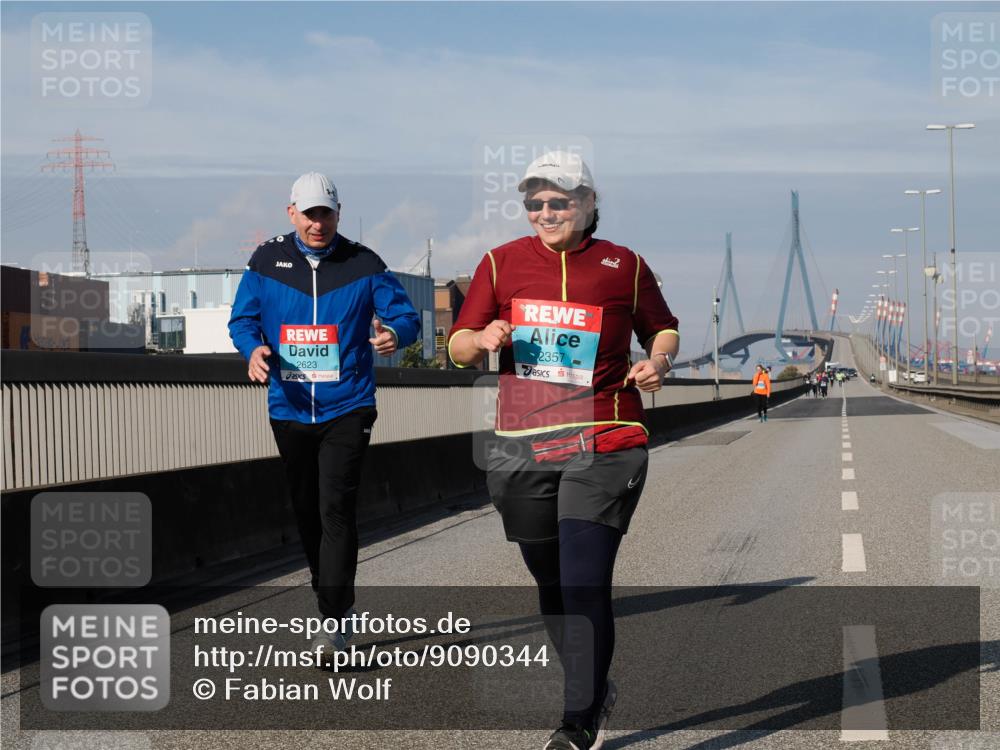 03.10.2025 - Köhlbrandbrückenlauf Fabian Wolf http://msf.ph/oto/9090344 03.10.2025 10:25:41 Position 3 2623, 2357 meine-sportfotos.de