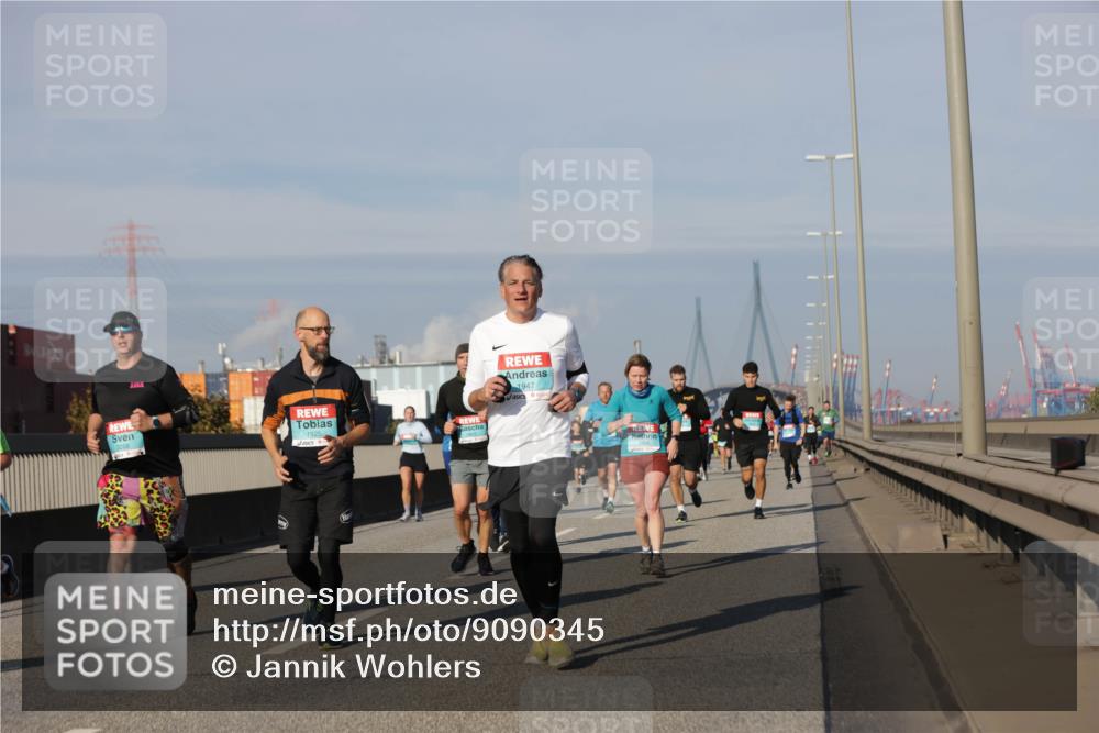 03.10.2025 - Köhlbrandbrückenlauf Jannik Wohlers http://msf.ph/oto/9090345 03.10.2025 09:58:57 Position 3 1925, 1947 meine-sportfotos.de