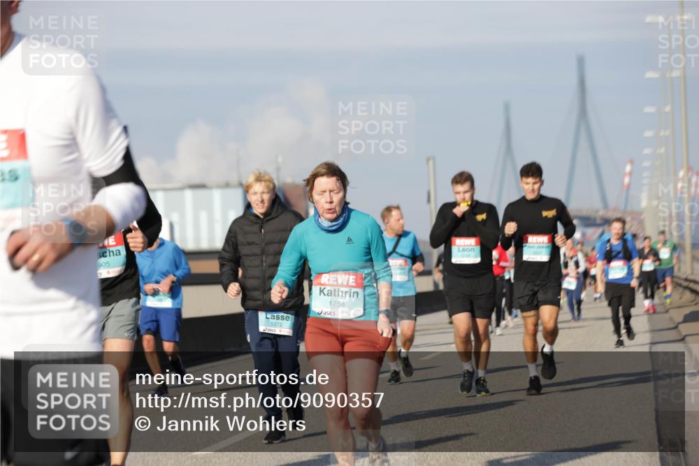 03.10.2025 - Köhlbrandbrückenlauf Jannik Wohlers http://msf.ph/oto/9090357 03.10.2025 09:58:58 Position 3 905, 1372, 1754 meine-sportfotos.de