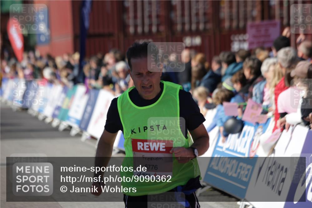 03.10.2025 - Köhlbrandbrückenlauf Jannik Wohlers http://msf.ph/oto/9090362 03.10.2025 13:19:32 Ziel 4691, 4971, 5009, 5405, 5443, 5451, 5578, 5838, 6230, 6753, 6776 meine-sportfotos.de