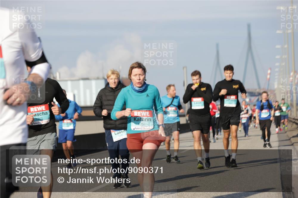 03.10.2025 - Köhlbrandbrückenlauf Jannik Wohlers http://msf.ph/oto/9090371 03.10.2025 09:58:58 Position 3 1905, 1372, 754 meine-sportfotos.de