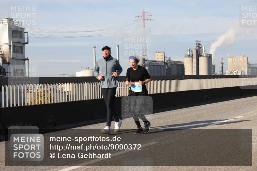 03.10.2025 - Köhlbrandbrückenlauf Lena Gebhardt http://msf.ph/oto/9090372 03.10.2025 10:07:32 Position 2  meine-sportfotos.de