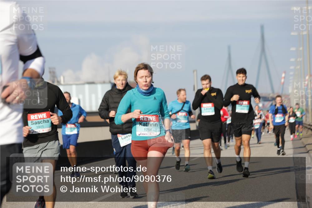 03.10.2025 - Köhlbrandbrückenlauf Jannik Wohlers http://msf.ph/oto/9090376 03.10.2025 09:58:58 Position 3 1905, 1372, 1754 meine-sportfotos.de