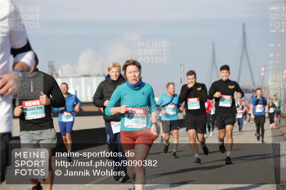 03.10.2025 - Köhlbrandbrückenlauf Jannik Wohlers http://msf.ph/oto/9090382 03.10.2025 09:58:58 Position 3 1905, 13, 1754 meine-sportfotos.de