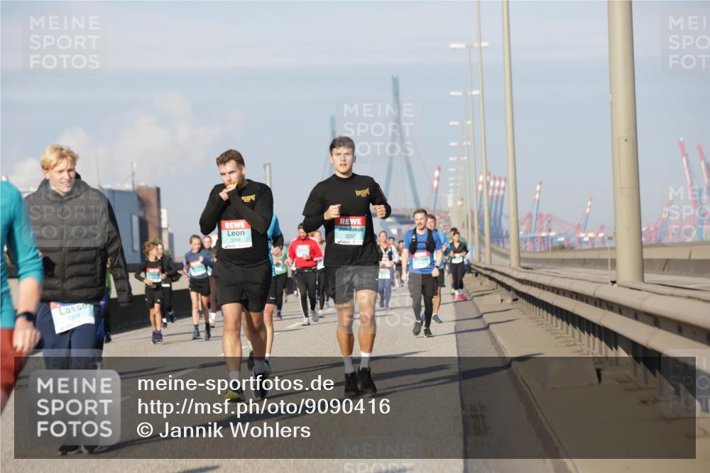 03.10.2025 - Köhlbrandbrückenlauf Jannik Wohlers http://msf.ph/oto/9090416 03.10.2025 09:58:59 Position 3 1372, 3206, 3207 meine-sportfotos.de