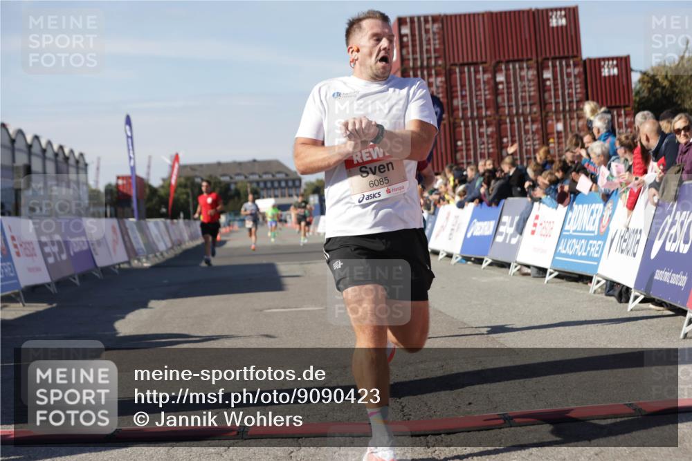 03.10.2025 - Köhlbrandbrückenlauf Jannik Wohlers http://msf.ph/oto/9090423 03.10.2025 12:53:48 Ziel 4043, 4088, 6085, 6422, 6624 meine-sportfotos.de