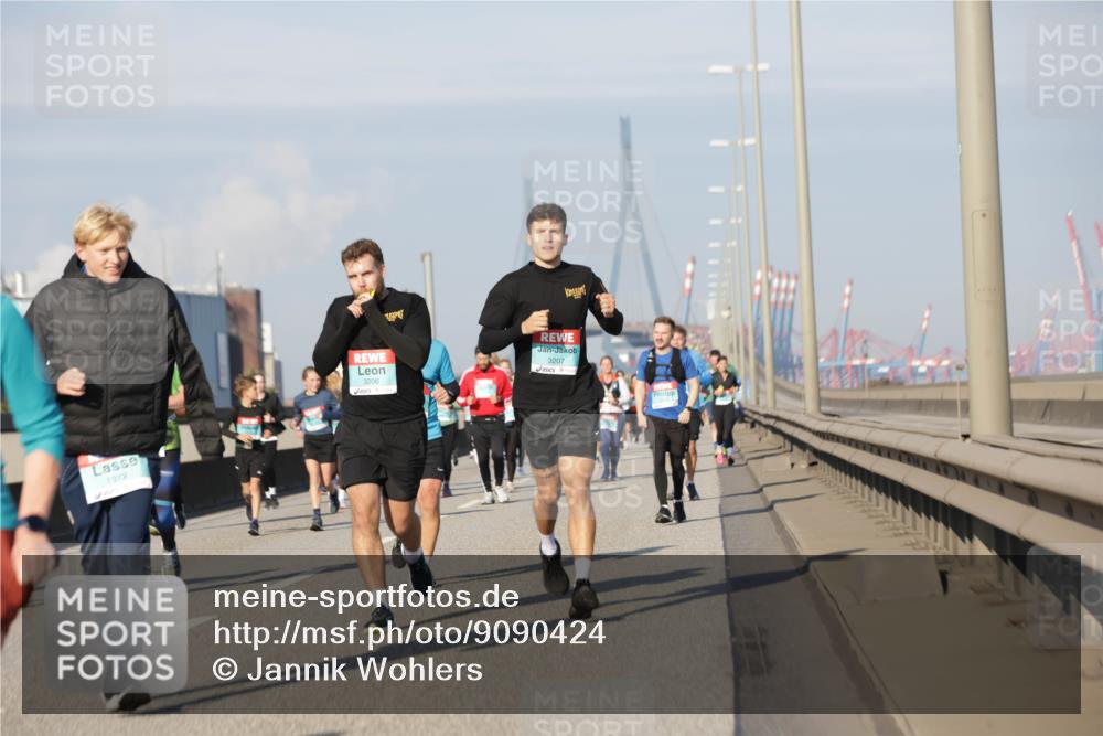 03.10.2025 - Köhlbrandbrückenlauf Jannik Wohlers http://msf.ph/oto/9090424 03.10.2025 09:59:00 Position 3 1372, 3206, 3207 meine-sportfotos.de