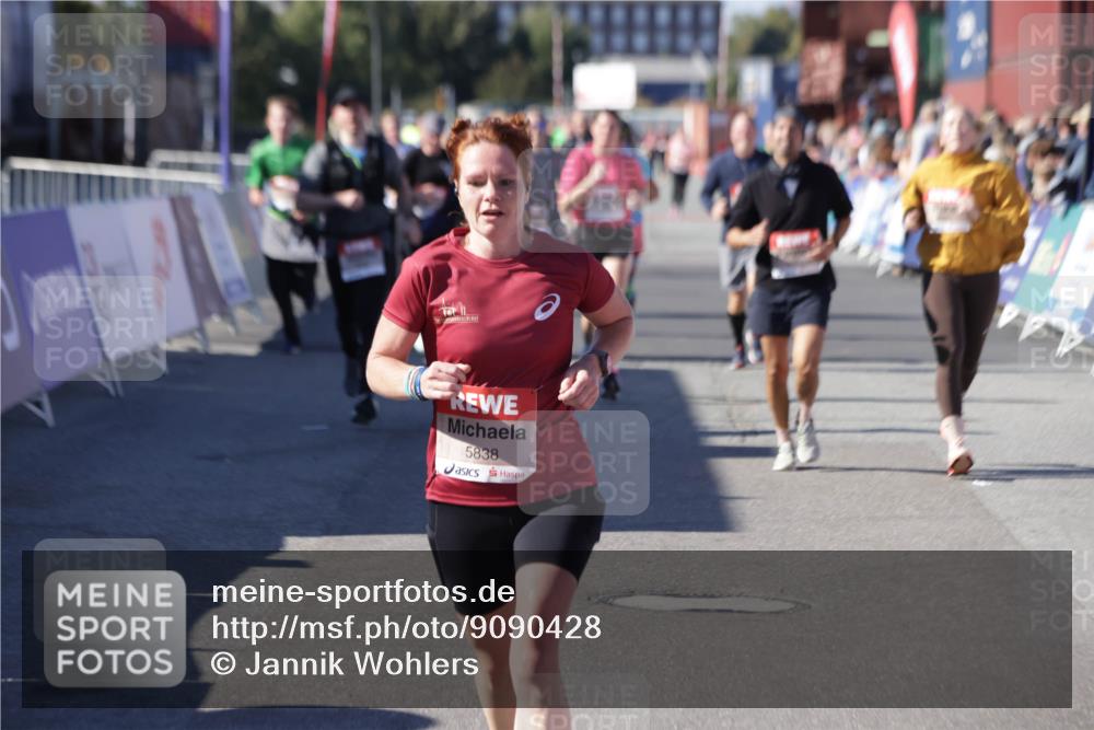 03.10.2025 - Köhlbrandbrückenlauf Jannik Wohlers http://msf.ph/oto/9090428 03.10.2025 13:19:36 Ziel 4691, 4971, 4981, 5009, 5405, 5578, 5650, 5838, 5931, 5975, 6382, 6383, 6600, 6753, 6776 meine-sportfotos.de