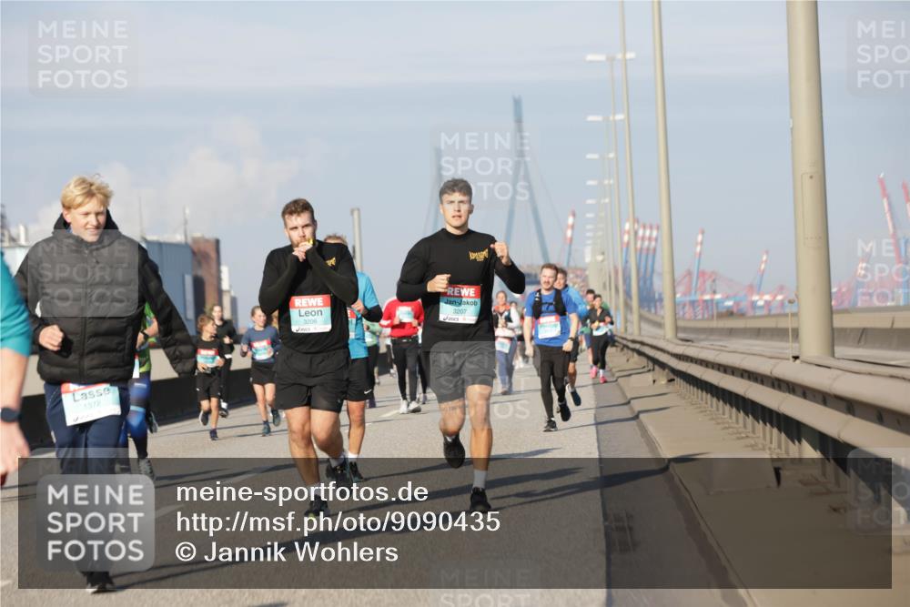 03.10.2025 - Köhlbrandbrückenlauf Jannik Wohlers http://msf.ph/oto/9090435 03.10.2025 09:59:00 Position 3 1372, 3206, 3207 meine-sportfotos.de