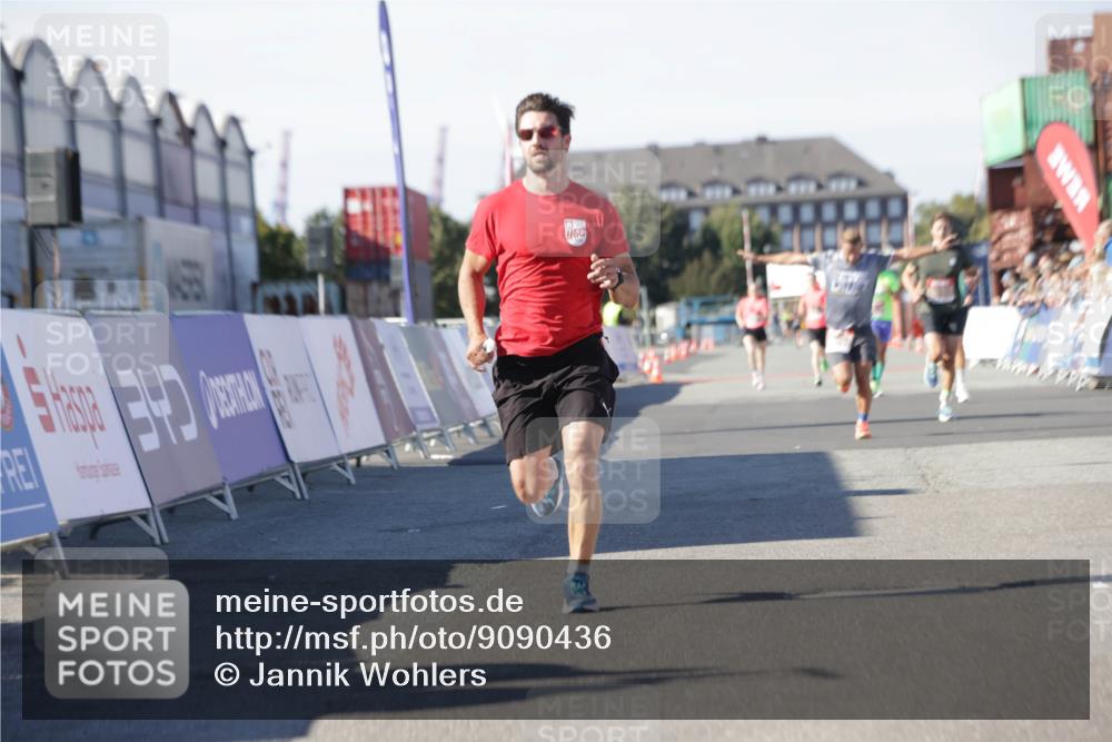 03.10.2025 - Köhlbrandbrückenlauf Jannik Wohlers http://msf.ph/oto/9090436 03.10.2025 12:53:51 Ziel 4043, 4088, 6002, 6085, 6422, 6624 meine-sportfotos.de