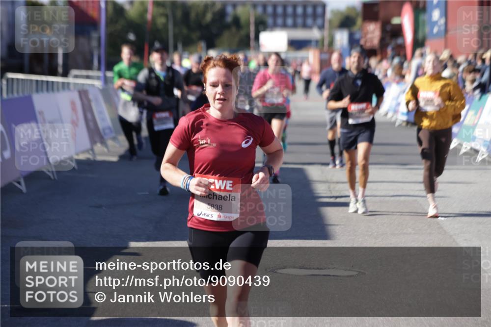 03.10.2025 - Köhlbrandbrückenlauf Jannik Wohlers http://msf.ph/oto/9090439 03.10.2025 13:19:36 Ziel 4691, 4971, 4981, 5009, 5405, 5578, 5650, 5838, 5931, 5975, 6382, 6383, 6600, 6753, 6776 meine-sportfotos.de