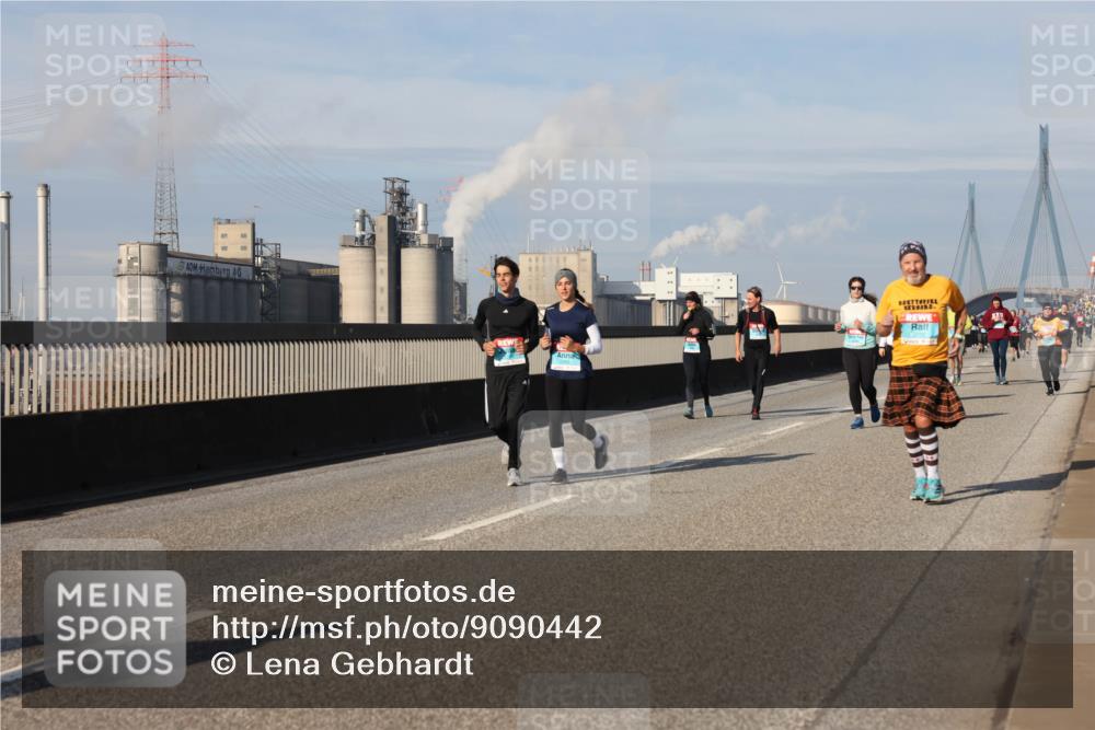 03.10.2025 - Köhlbrandbrückenlauf Lena Gebhardt http://msf.ph/oto/9090442 03.10.2025 10:07:34 Position 2  meine-sportfotos.de