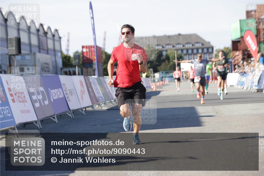 03.10.2025 - Köhlbrandbrückenlauf Jannik Wohlers http://msf.ph/oto/9090443 03.10.2025 12:53:51 Ziel 4043, 4088, 6002, 6085, 6422, 6624 meine-sportfotos.de