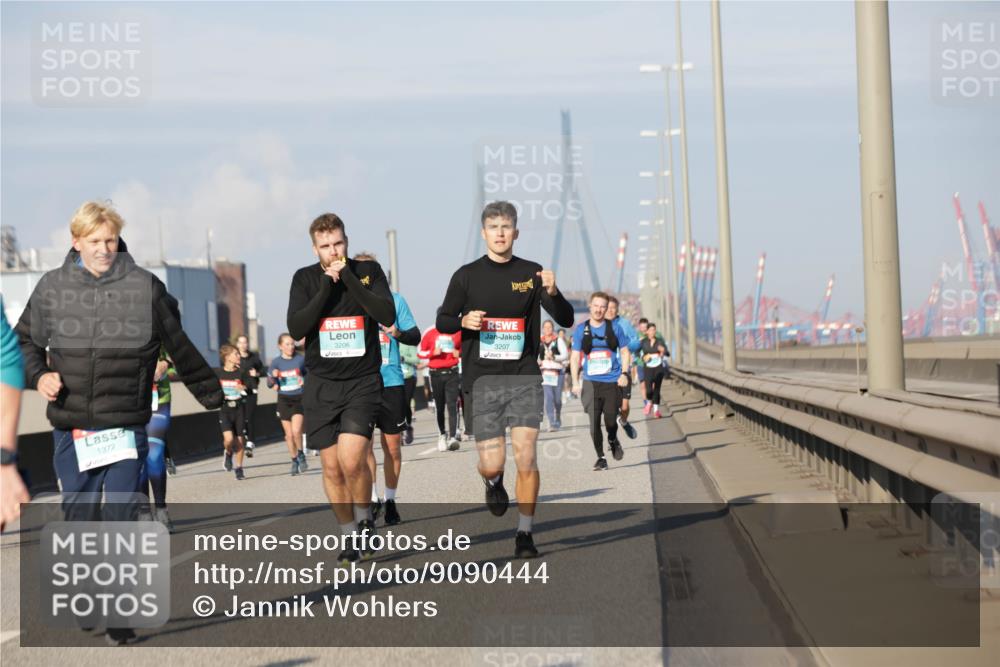 03.10.2025 - Köhlbrandbrückenlauf Jannik Wohlers http://msf.ph/oto/9090444 03.10.2025 09:59:00 Position 3 1372, 3206, 3207 meine-sportfotos.de