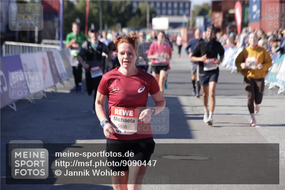 03.10.2025 - Köhlbrandbrückenlauf Jannik Wohlers http://msf.ph/oto/9090447 03.10.2025 13:19:36 Ziel 4691, 4971, 4981, 5009, 5405, 5578, 5650, 5838, 5931, 5975, 6382, 6383, 6600, 6753, 6776 meine-sportfotos.de
