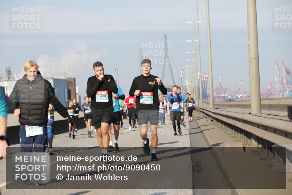 03.10.2025 - Köhlbrandbrückenlauf Jannik Wohlers http://msf.ph/oto/9090450 03.10.2025 09:59:00 Position 3 1372, 3206, 3207 meine-sportfotos.de
