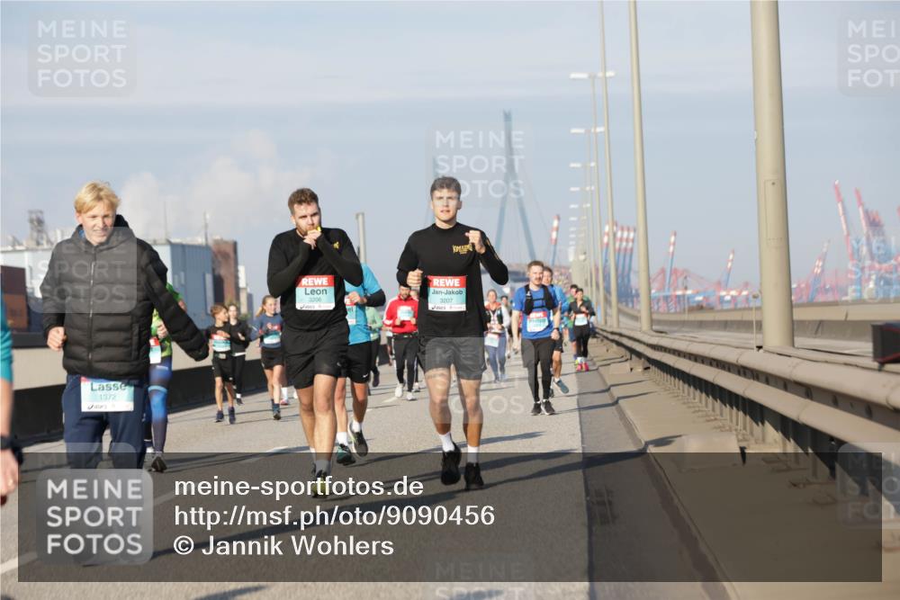 03.10.2025 - Köhlbrandbrückenlauf Jannik Wohlers http://msf.ph/oto/9090456 03.10.2025 09:59:00 Position 3 1372, 3206, 3207 meine-sportfotos.de