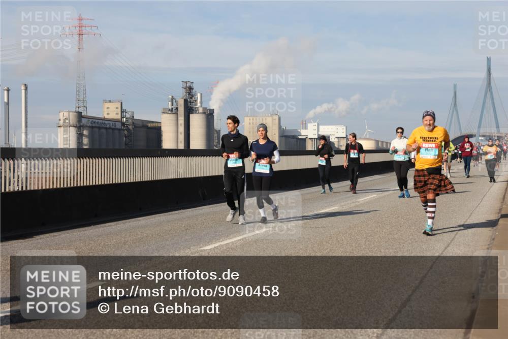 03.10.2025 - Köhlbrandbrückenlauf Lena Gebhardt http://msf.ph/oto/9090458 03.10.2025 10:07:34 Position 2  meine-sportfotos.de
