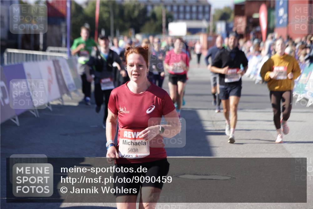 03.10.2025 - Köhlbrandbrückenlauf Jannik Wohlers http://msf.ph/oto/9090459 03.10.2025 13:19:36 Ziel 4691, 4971, 4981, 5009, 5405, 5578, 5650, 5838, 5931, 5975, 6382, 6383, 6600, 6753, 6776 meine-sportfotos.de
