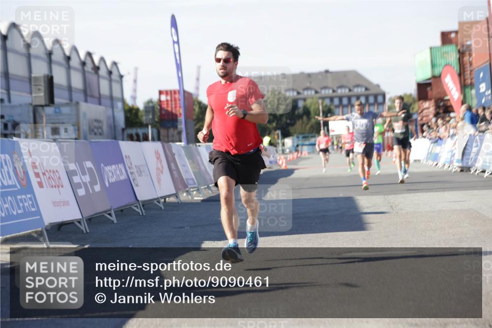 03.10.2025 - Köhlbrandbrückenlauf Jannik Wohlers http://msf.ph/oto/9090461 03.10.2025 12:53:51 Ziel 4043, 4088, 6002, 6085, 6422, 6624 meine-sportfotos.de