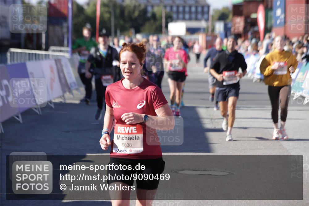 03.10.2025 - Köhlbrandbrückenlauf Jannik Wohlers http://msf.ph/oto/9090469 03.10.2025 13:19:36 Ziel 4691, 4971, 4981, 5009, 5405, 5578, 5650, 5838, 5931, 5975, 6382, 6383, 6600, 6753, 6776 meine-sportfotos.de