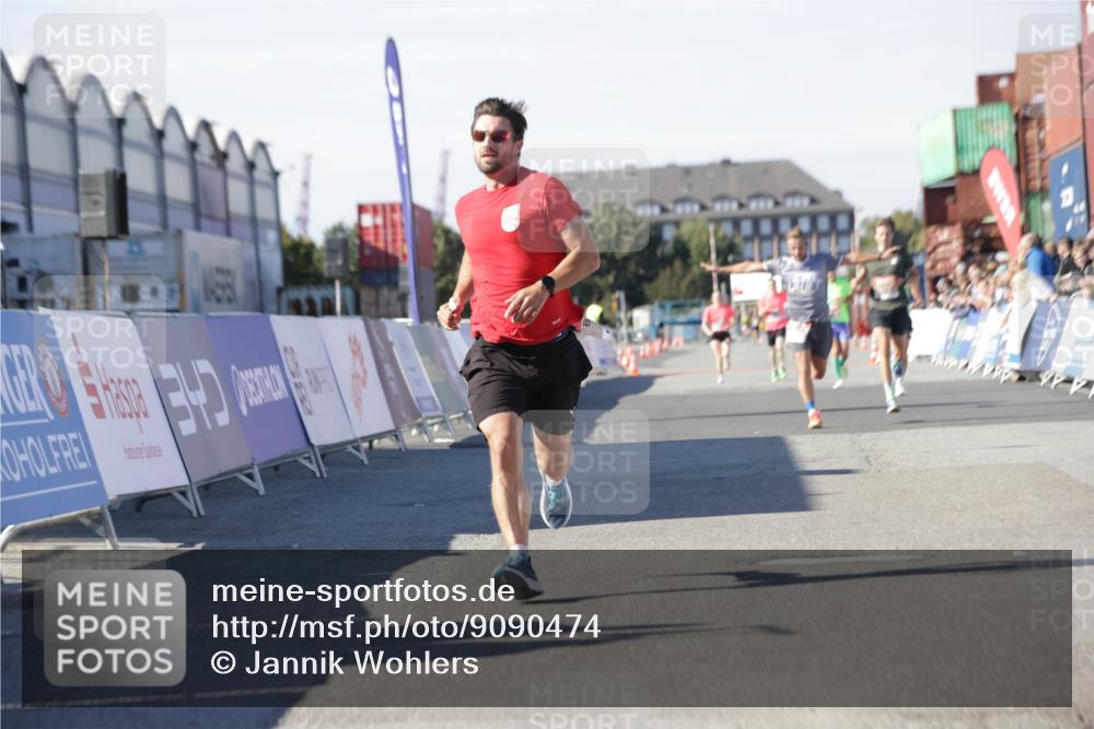 03.10.2025 - Köhlbrandbrückenlauf Jannik Wohlers http://msf.ph/oto/9090474 03.10.2025 12:53:51 Ziel 4043, 4088, 6002, 6085, 6422, 6624 meine-sportfotos.de