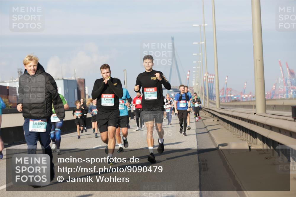 03.10.2025 - Köhlbrandbrückenlauf Jannik Wohlers http://msf.ph/oto/9090479 03.10.2025 09:59:00 Position 3 1372, 3207, 3206 meine-sportfotos.de