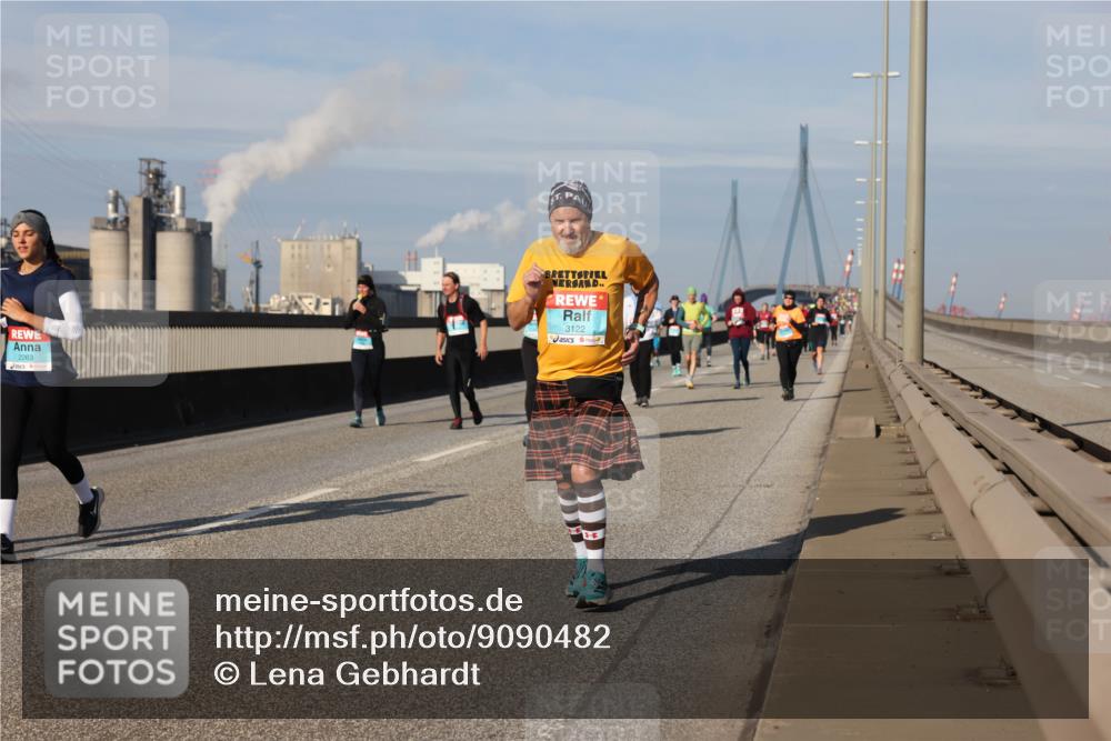 03.10.2025 - Köhlbrandbrückenlauf Lena Gebhardt http://msf.ph/oto/9090482 03.10.2025 10:07:36 Position 2 2263, 3122 meine-sportfotos.de