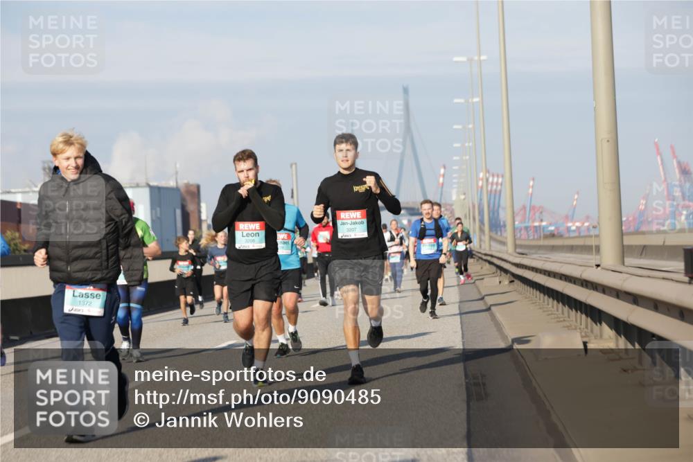 03.10.2025 - Köhlbrandbrückenlauf Jannik Wohlers http://msf.ph/oto/9090485 03.10.2025 09:59:00 Position 3 1372, 3206, 3207 meine-sportfotos.de