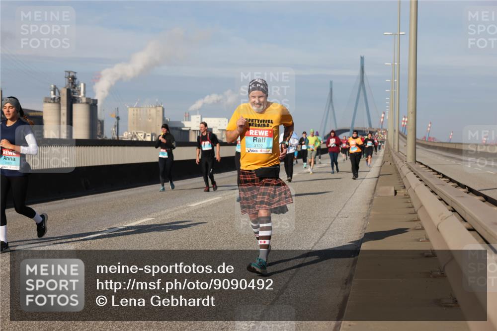03.10.2025 - Köhlbrandbrückenlauf Lena Gebhardt http://msf.ph/oto/9090492 03.10.2025 10:07:36 Position 2 2263, 3122 meine-sportfotos.de