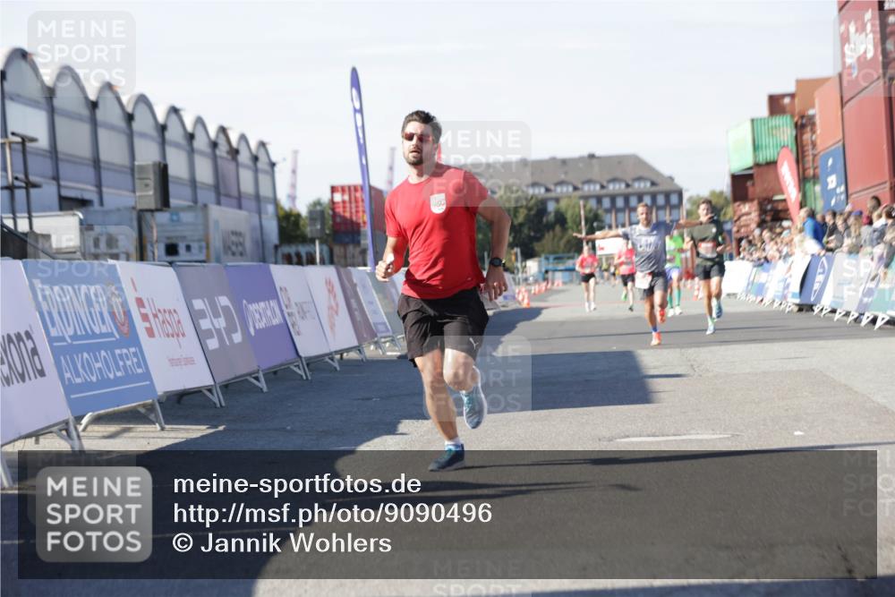03.10.2025 - Köhlbrandbrückenlauf Jannik Wohlers http://msf.ph/oto/9090496 03.10.2025 12:53:51 Ziel 4043, 4088, 6002, 6085, 6422, 6624 meine-sportfotos.de