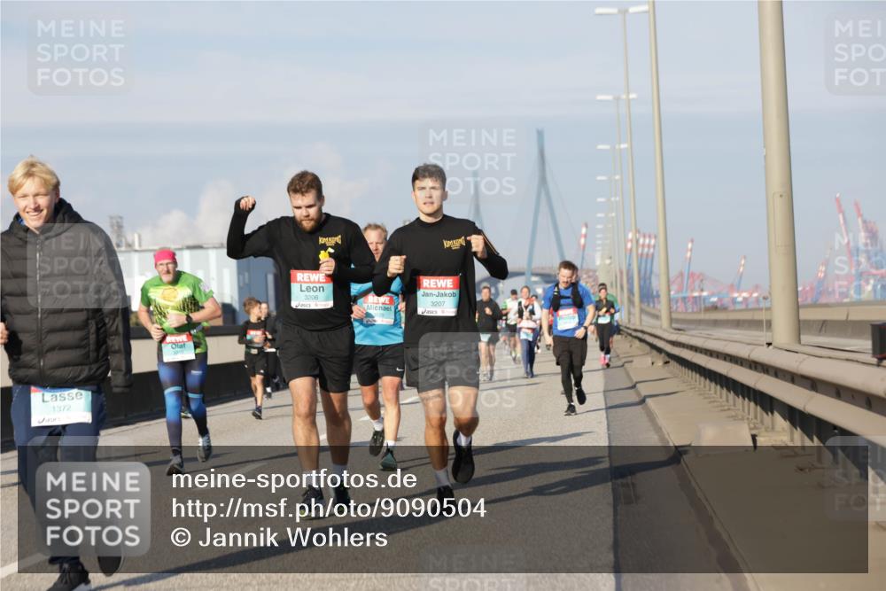 03.10.2025 - Köhlbrandbrückenlauf Jannik Wohlers http://msf.ph/oto/9090504 03.10.2025 09:59:01 Position 3 1372, 3206, 3207 meine-sportfotos.de