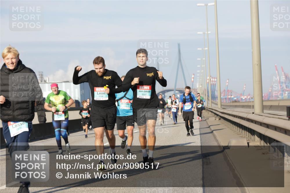 03.10.2025 - Köhlbrandbrückenlauf Jannik Wohlers http://msf.ph/oto/9090517 03.10.2025 09:59:01 Position 3 1372, 3206, 3229, 3207 meine-sportfotos.de