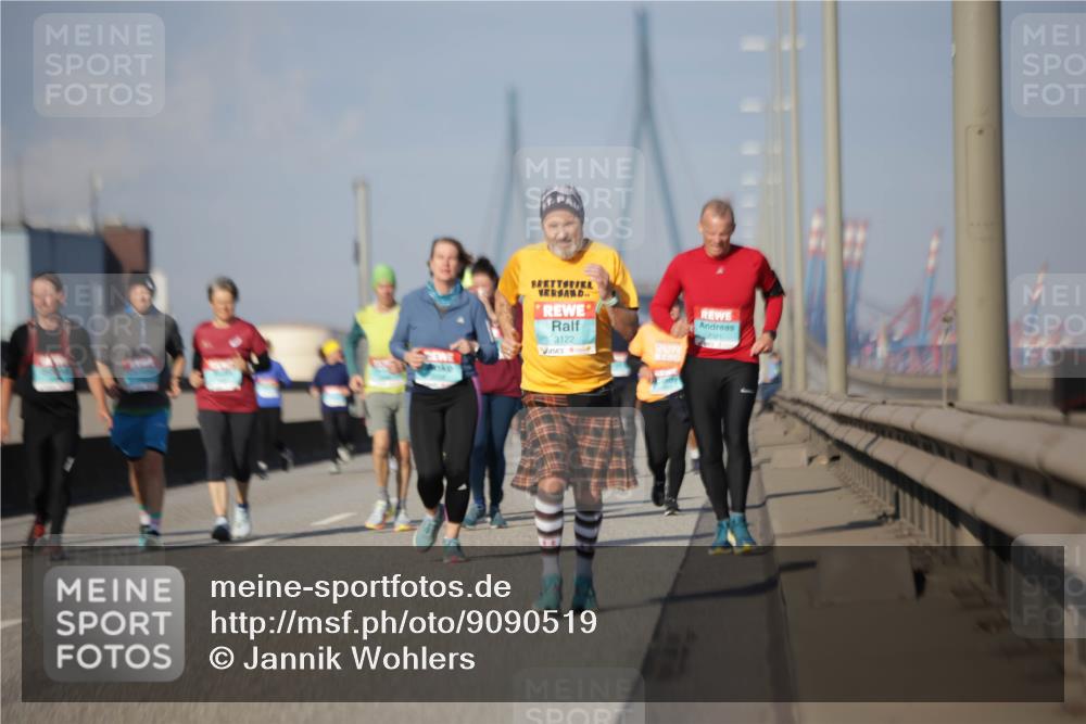 03.10.2025 - Köhlbrandbrückenlauf Jannik Wohlers http://msf.ph/oto/9090519 03.10.2025 10:10:26 Position 3 3122 meine-sportfotos.de