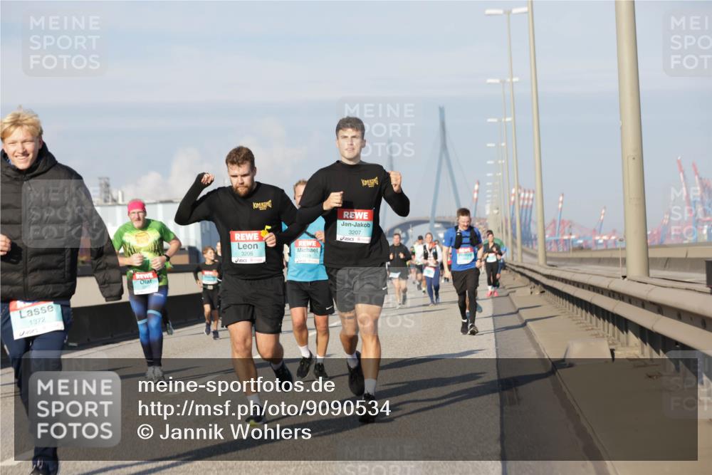 03.10.2025 - Köhlbrandbrückenlauf Jannik Wohlers http://msf.ph/oto/9090534 03.10.2025 09:59:01 Position 3 1372, 3206, 3207 meine-sportfotos.de