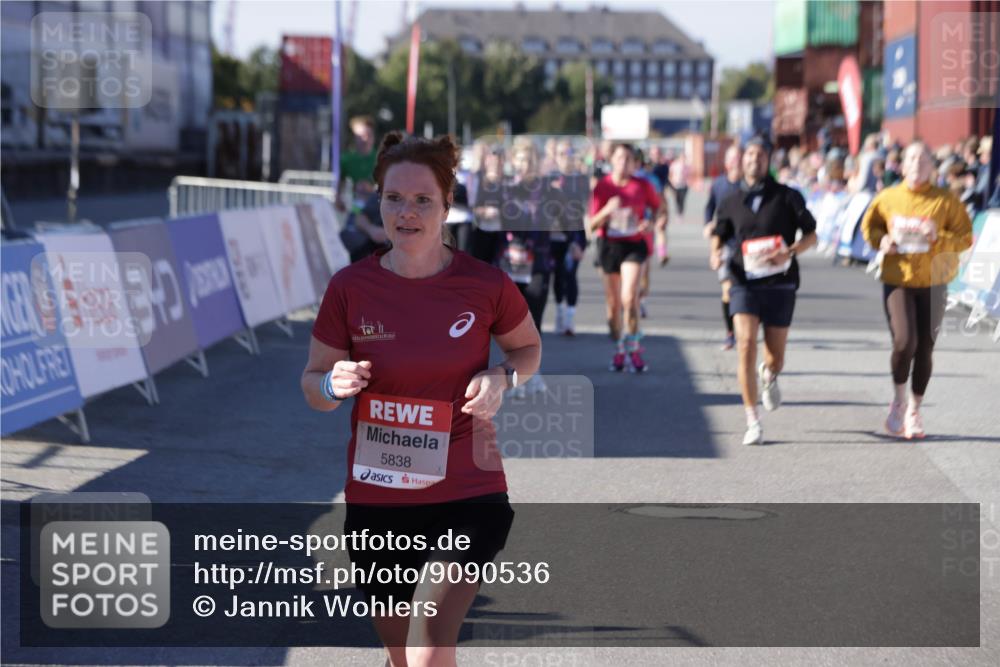 03.10.2025 - Köhlbrandbrückenlauf Jannik Wohlers http://msf.ph/oto/9090536 03.10.2025 13:19:37 Ziel 4691, 4971, 4981, 5009, 5148, 5405, 5578, 5647, 5648, 5650, 5838, 5931, 5975, 6382, 6383, 6600, 6753, 6776 meine-sportfotos.de