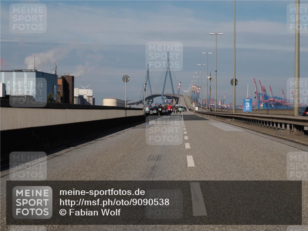 03.10.2025 - Köhlbrandbrückenlauf Fabian Wolf http://msf.ph/oto/9090538 03.10.2025 10:26:22 Position 3 3 meine-sportfotos.de