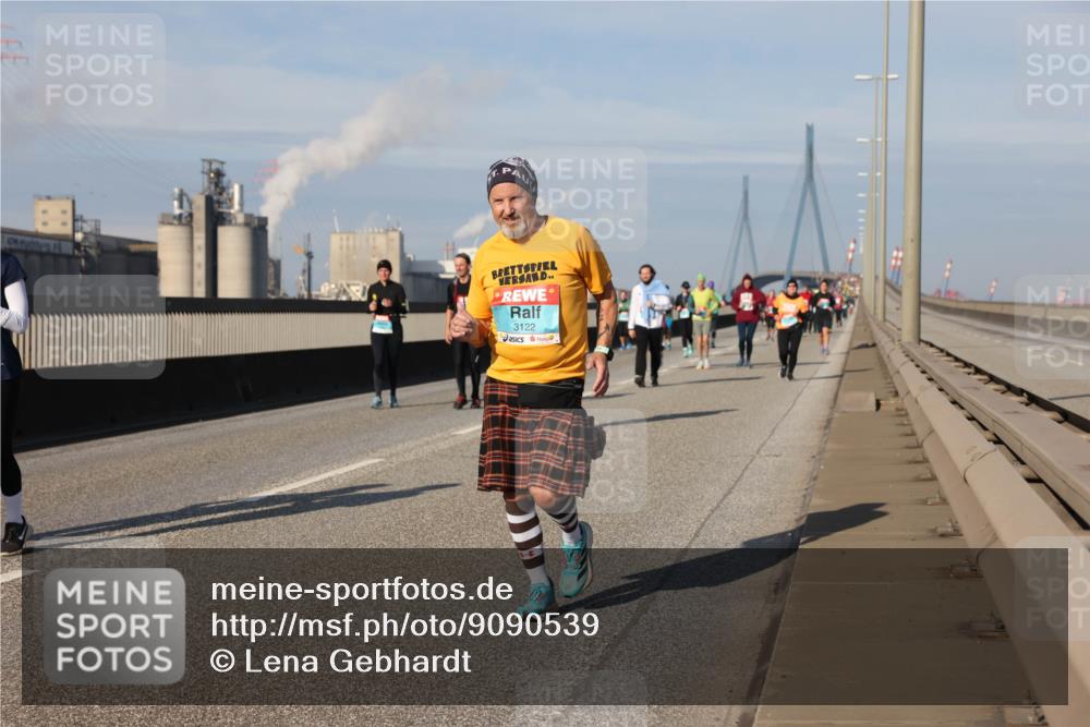 03.10.2025 - Köhlbrandbrückenlauf Lena Gebhardt http://msf.ph/oto/9090539 03.10.2025 10:07:37 Position 2 3122 meine-sportfotos.de