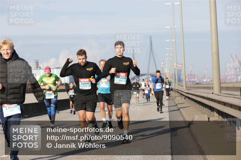 03.10.2025 - Köhlbrandbrückenlauf Jannik Wohlers http://msf.ph/oto/9090540 03.10.2025 09:59:01 Position 3 1372, 3206, 3207 meine-sportfotos.de