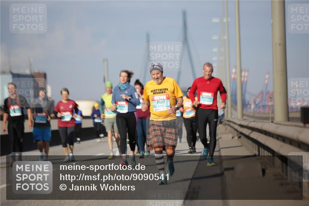 03.10.2025 - Köhlbrandbrückenlauf Jannik Wohlers http://msf.ph/oto/9090541 03.10.2025 10:10:26 Position 3 3122 meine-sportfotos.de