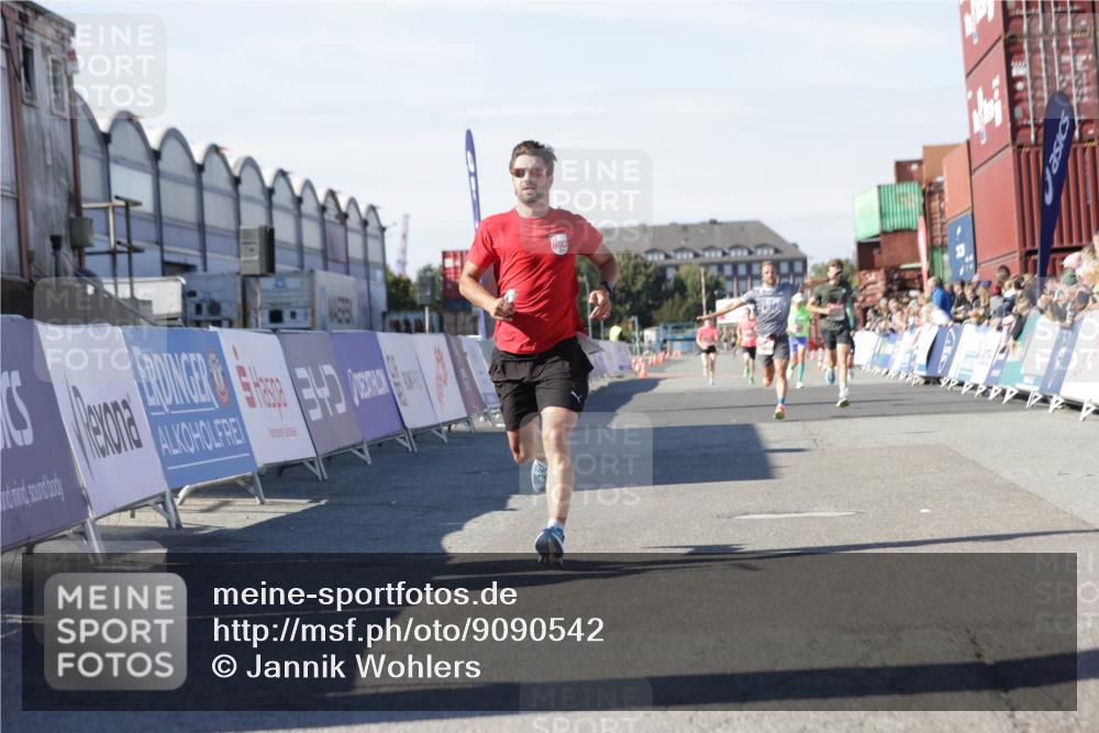 03.10.2025 - Köhlbrandbrückenlauf Jannik Wohlers http://msf.ph/oto/9090542 03.10.2025 12:53:51 Ziel 4043, 4088, 6002, 6085, 6422, 6624 meine-sportfotos.de