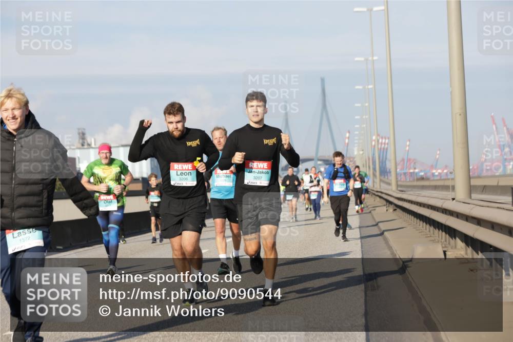 03.10.2025 - Köhlbrandbrückenlauf Jannik Wohlers http://msf.ph/oto/9090544 03.10.2025 09:59:01 Position 3 1372, 3206, 3207 meine-sportfotos.de