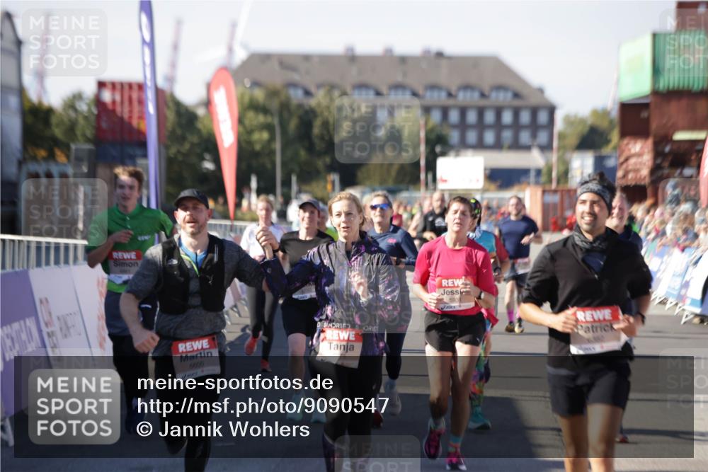 03.10.2025 - Köhlbrandbrückenlauf Jannik Wohlers http://msf.ph/oto/9090547 03.10.2025 13:19:38 Ziel 4691, 4971, 4981, 5047, 5148, 5405, 5578, 5647, 5648, 5650, 5838, 5931, 5975, 6382, 6383, 6600, 6776 meine-sportfotos.de