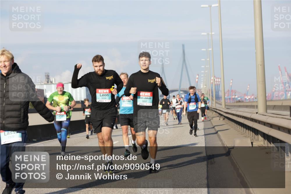 03.10.2025 - Köhlbrandbrückenlauf Jannik Wohlers http://msf.ph/oto/9090549 03.10.2025 09:59:01 Position 3 1372, 3206, 3207 meine-sportfotos.de