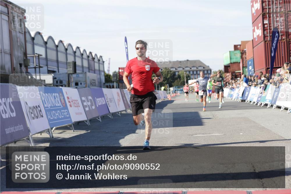 03.10.2025 - Köhlbrandbrückenlauf Jannik Wohlers http://msf.ph/oto/9090552 03.10.2025 12:53:51 Ziel 4043, 4088, 6002, 6085, 6422, 6624 meine-sportfotos.de