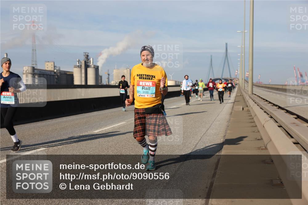 03.10.2025 - Köhlbrandbrückenlauf Lena Gebhardt http://msf.ph/oto/9090556 03.10.2025 10:07:37 Position 2 2263, 6, 3122 meine-sportfotos.de