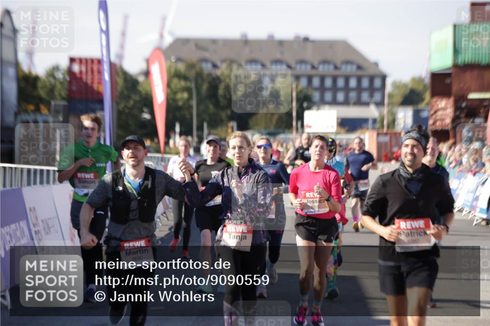 03.10.2025 - Köhlbrandbrückenlauf Jannik Wohlers http://msf.ph/oto/9090559 03.10.2025 13:19:38 Ziel 4691, 4971, 4981, 5047, 5148, 5405, 5578, 5647, 5648, 5650, 5838, 5931, 5975, 6382, 6383, 6600, 6776 meine-sportfotos.de