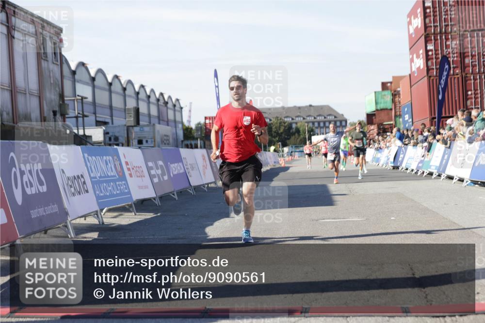 03.10.2025 - Köhlbrandbrückenlauf Jannik Wohlers http://msf.ph/oto/9090561 03.10.2025 12:53:52 Ziel 4088, 6002, 6085, 6422, 6624, 6817 meine-sportfotos.de