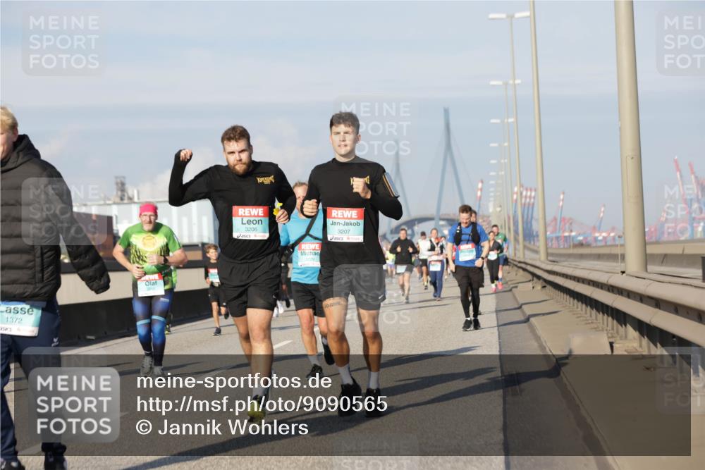 03.10.2025 - Köhlbrandbrückenlauf Jannik Wohlers http://msf.ph/oto/9090565 03.10.2025 09:59:01 Position 3 1372, 3206, 3207 meine-sportfotos.de