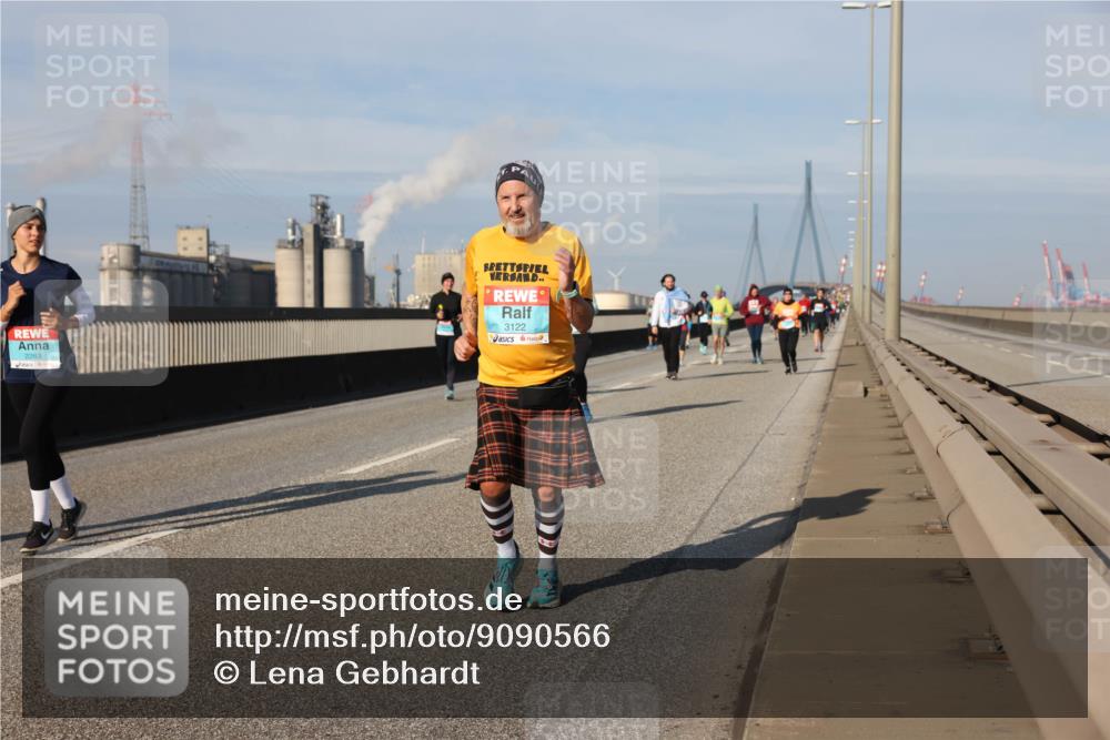 03.10.2025 - Köhlbrandbrückenlauf Lena Gebhardt http://msf.ph/oto/9090566 03.10.2025 10:07:37 Position 2 2263, 3122 meine-sportfotos.de